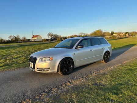 AUDI A4 AVANT 2.0T Quattro S-Line