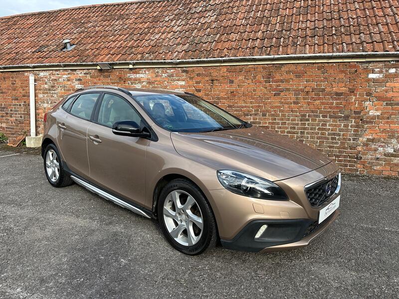 VOLVO V40 CROSS COUNTRY Lux D2 (115hp)