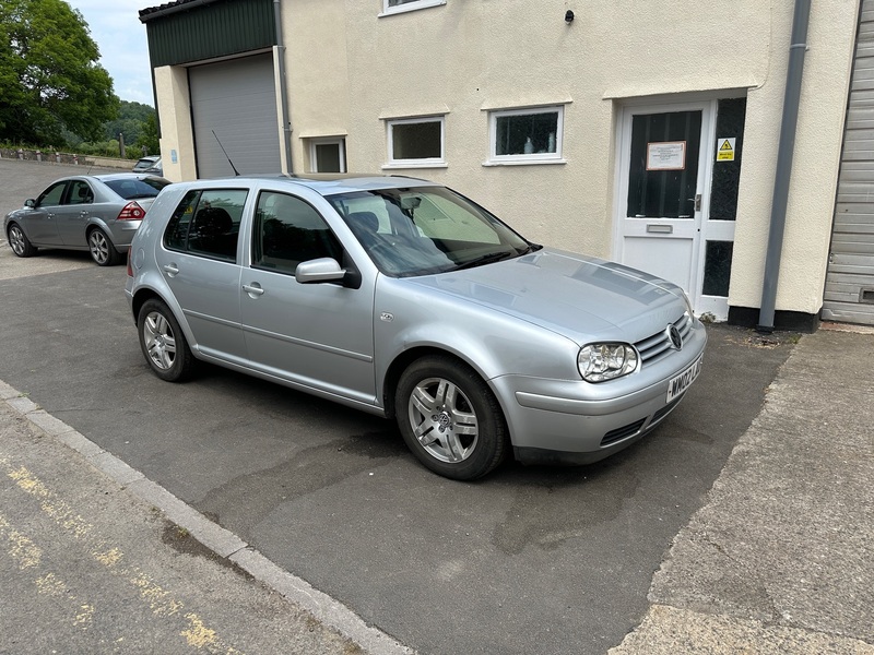 VOLKSWAGEN GOLF