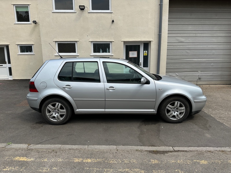 VOLKSWAGEN GOLF